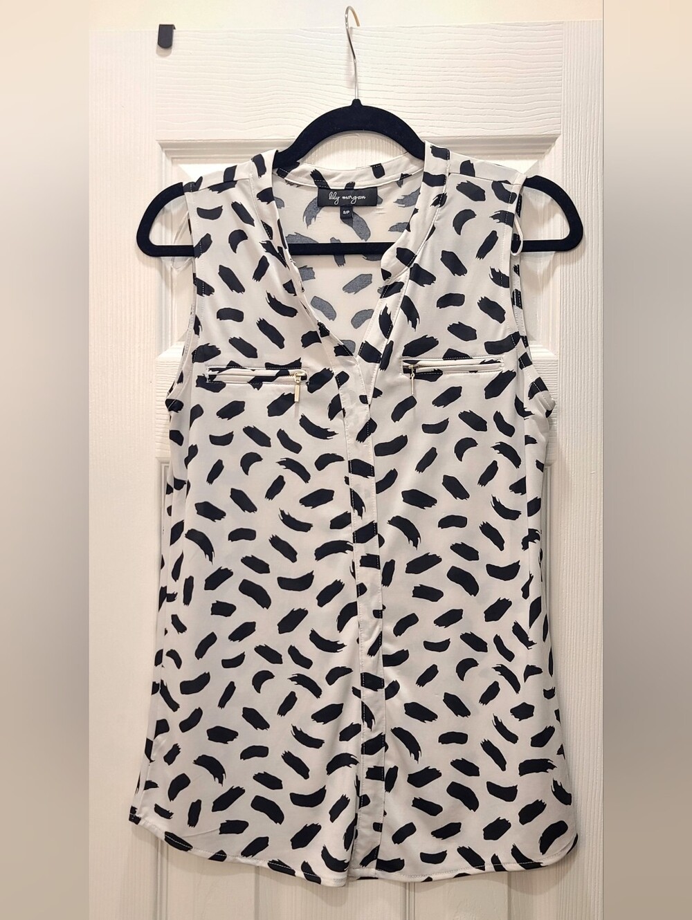 Lily Morgan Black & White Printed Sleeveless V-Neck Top - size S